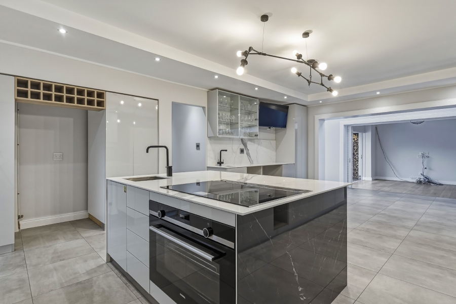 5 Bedroom Property for Sale in Southfield Western Cape